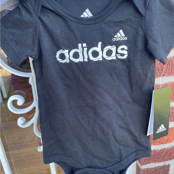 Infant Adidas Onesie 4 pack 9months - Picture 5 of 11